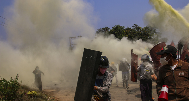 Myanmar’daki gösterilerde 2 kişi öldü, iş yerleri kapandı