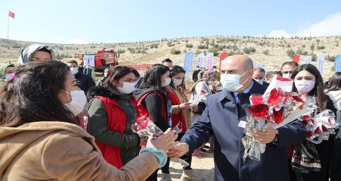 Mardin’de Dünya Kadınlar Günü’nde bin 200 fidan toprakla buluşturuldu