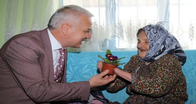 Yaşlı kadın 72 yıl önce yaşadığı acıyı anlattı