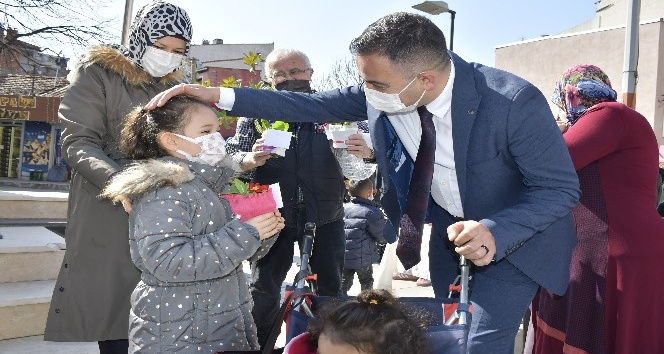Başkan Erdoğan’dan kadınlara 8 Mart çiçeği