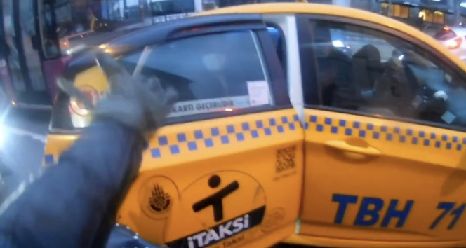 Beşiktaş’ta kapı açma kazası: Öfkelenen motosikletli yolculara bağırdı