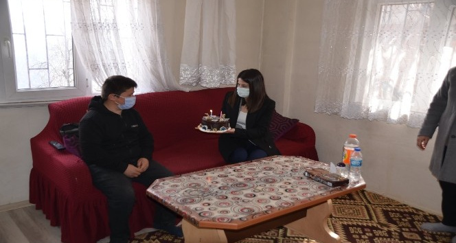 Kaymakam hanımdan doğum günü sürprizi