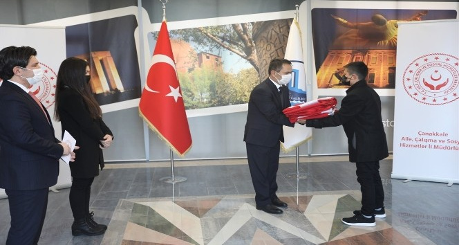 18 Mart törenlerinde göndere çekilecek Türk bayrağı Çanakkale’ye ulaştı