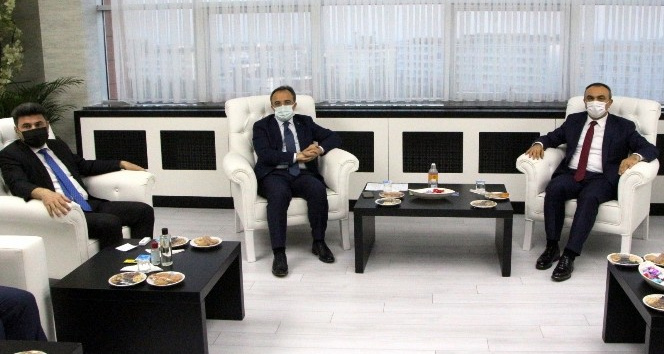 İçişleri Bakan Yardımcısı İsmail Çataklı Rektör Karacoşkun’u tebrik etti