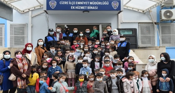 Öğrenciler Cizre Emniyet Müdürlüğü’nü gezdi
