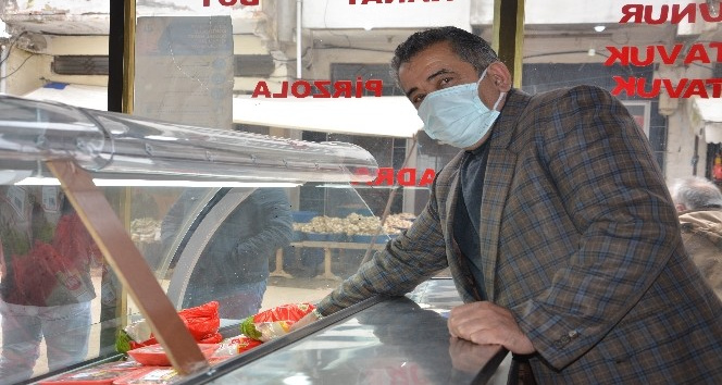 Üç kere yakalandığı koronayı yendi