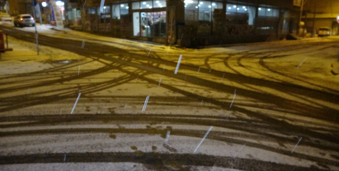 Kar yağışı başladı! Kent merkezi beyaza büründü