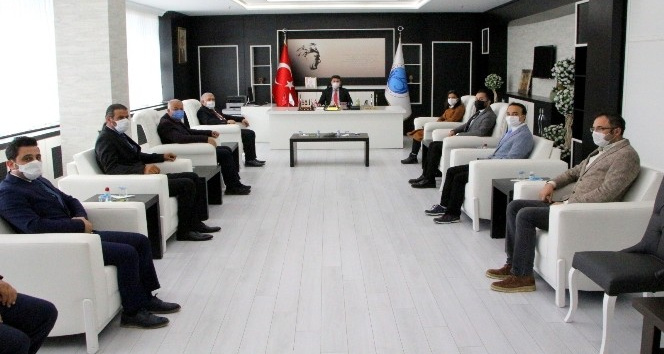 Rektör Karacoşkun tebrikleri kabul etti