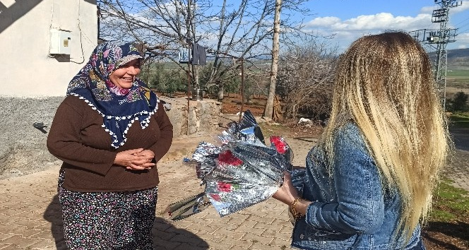 Kadına yönelik şiddete dikkat çekmek için köy köy dolaşıyorlar