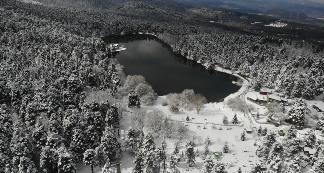 Gölcük Tabiat Parkı’nda muhteşem kar manzarası