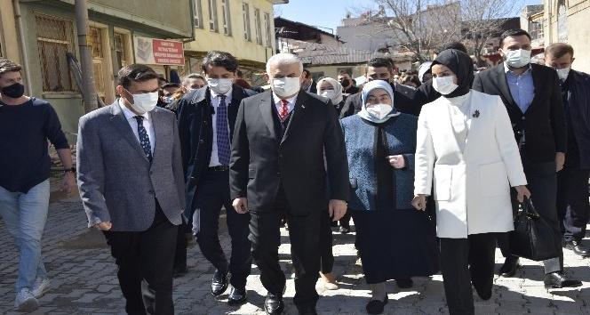 Binali Yıldırım: “Yolları böleriz, Türkiye’yi böldürmeyiz”