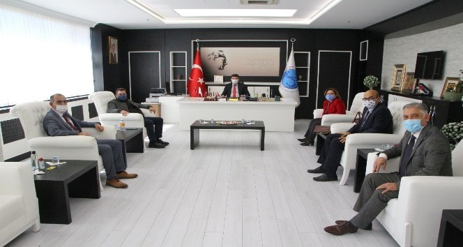 Rektör Karacoşkun tebrikleri kabul etti