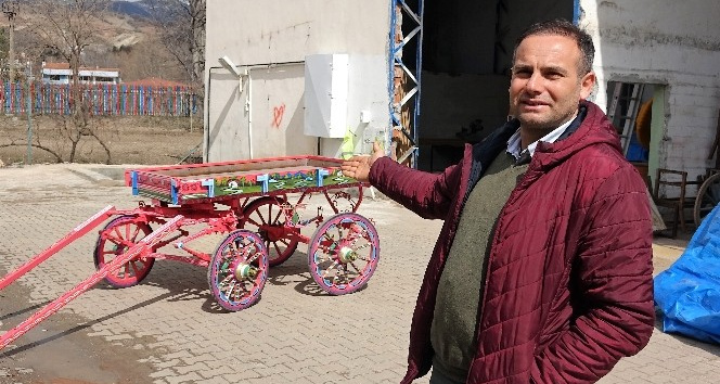 Çalıların arasında buldu, gözü gibi bakıyor