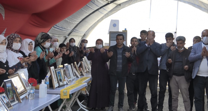 Diyarbakır’da evlat nöbetindeki aileler, Bakan Soylu’ya başsağlığı diledi