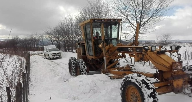 Arızaya giden elektrik arıza ekipleri karda mahsur kaldı