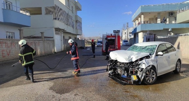 Mardin’de otomobil ile motosiklet çarpıştı: 2 yaralı