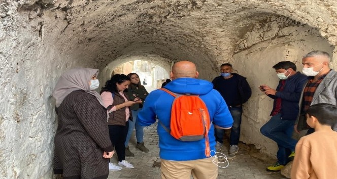 Derik yerli ve yabancı turistleri ağırlamaya devam ediyor