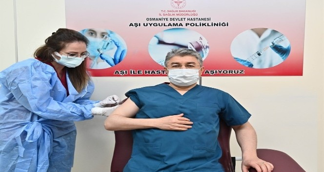 Vali Erdinç Yılmaz, korona virüs aşısının ikinci dozunu yaptırdı