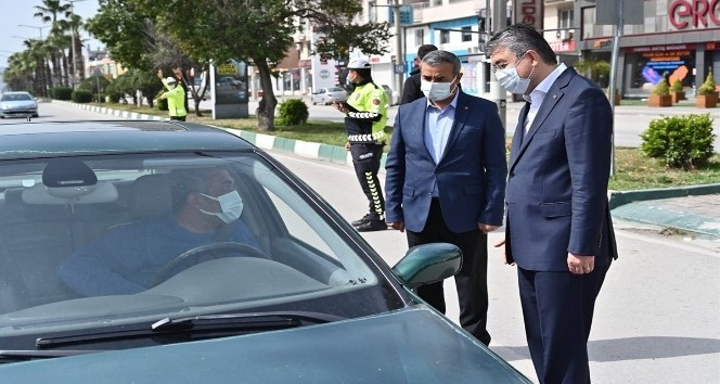 Vali Erdinç Yılmaz’ın korona virüsle mücadelesi takdir topluyor