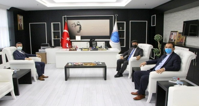 Rektör Karacoşkun tebrikleri kabul etti