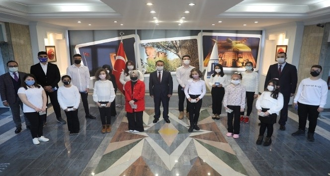 ‘İstiklal Marşını Güzel Okuma Yarışması’nda dereceye girdiler
