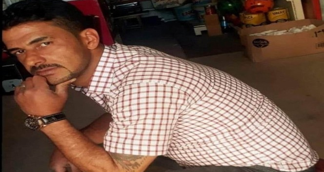 Evinin bahçesinde hortumla asılı bulundu