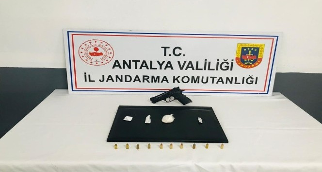 Antalya’da jandarmadan uyuşturucu baskını