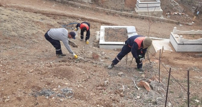 Kırıkkale’de mezarlıklarda bahar temizliği başladı