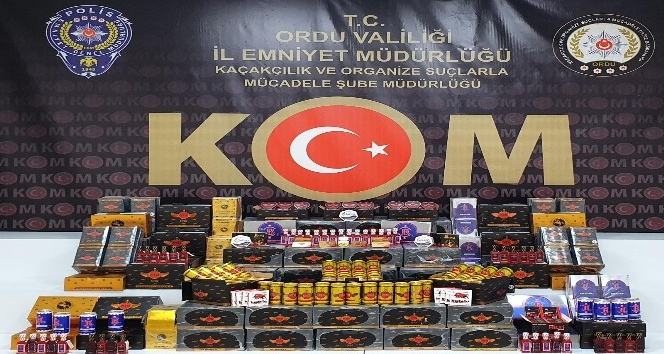 Piyasaya kaçak cinsel hap sürmek isteyen 2 kişi yakalandı