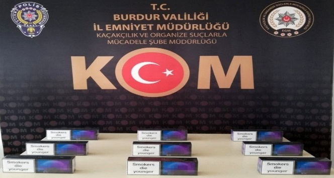 Burdur’da iki araçta yüzlerce kaçak ürün ele geçirildi