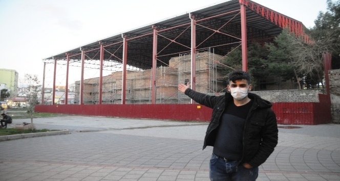 Cizreliler tarihi Kırmızı Medrese’deki restorasyon çalışmalarının devam etmesini istiyor