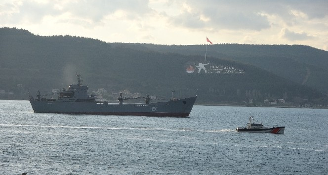 Rus savaş gemisi ’Saratov’ Çanakkale Boğazı’ndan geçti