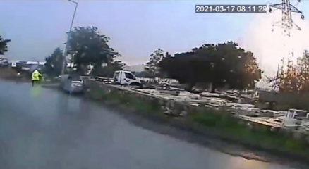 Yüksek gerilim hattına yıldırım isabet etti, o anlara kameraya yansıdı