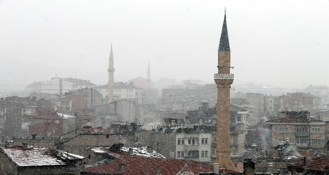 Nevşehir’de kar ve sis etkili oluyor