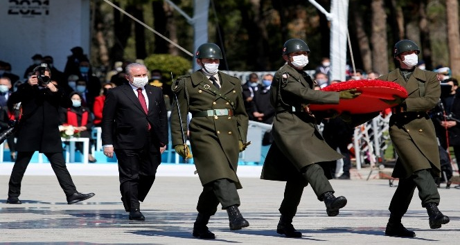 Çanakkale Şehitler Abidesi’nde Deniz Zaferi’nin 106’ncı yılı nedeniyle tören düzenlendi