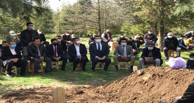 Burdur’da bıçaklanarak öldürülen Gizem’in cenazesi toprağa verildi