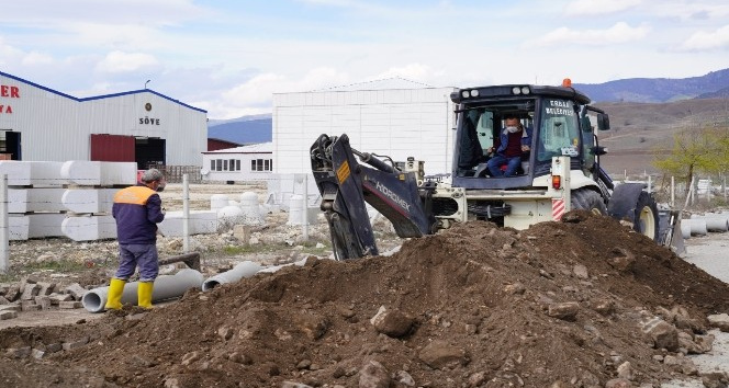 Erbaa Belediyesi Organize Sanayi Bölgesinde altyapı çalışması başlattı.