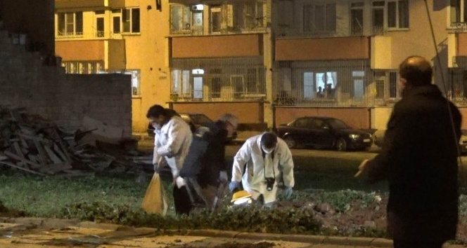 Kilis’e Suriye’den atılan roketler saplandığı topraktan çıkarıldı