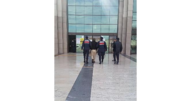 Jandarma hapis cezası ile aranan 2 firariyi yakaladı