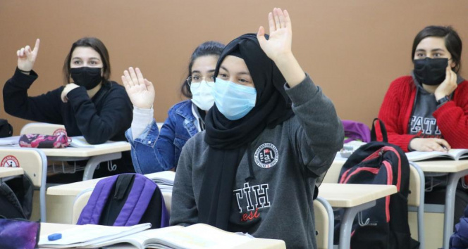 Savaştan kaçan Hakime, Türkiye’de okulunun birincisi oldu