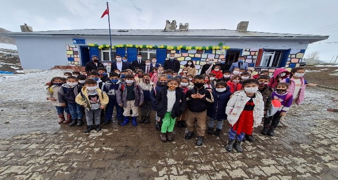 Türk Hava Yolları çalışanı başlattığı yardım kampanyasıyla 9 köy okuluna kütüphane ve 1 anaokulu kazandırdı