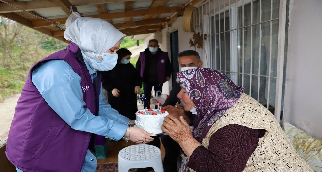 86 yaşında ilk doğum günü