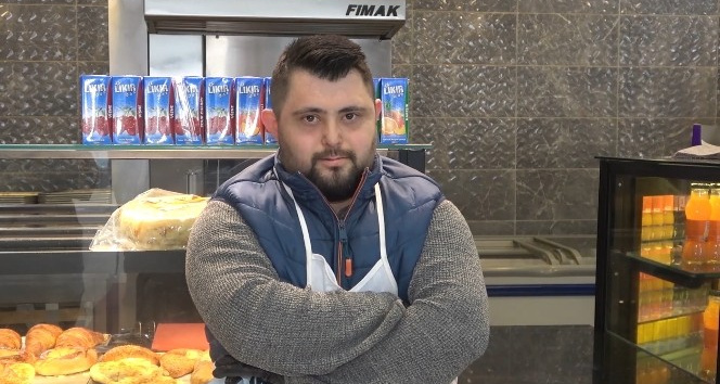 Down sendromlu Osman, çalışma azmiyle herkese örnek oluyor