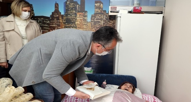 Belediye Başkanı Savran 101 yaşındaki Taibe nineyi ziyaret etti