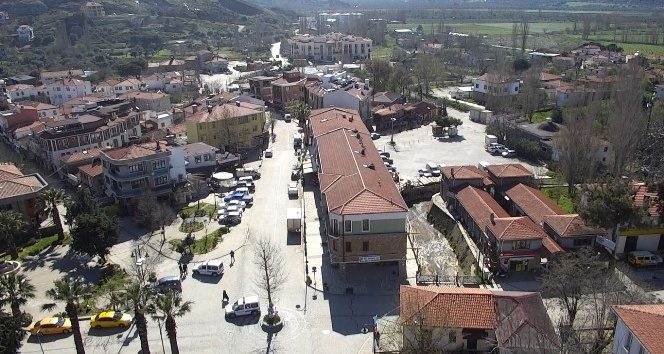 Gökçeada’da artan korona virüs nedeniyle 5 okulda yüz yüze eğitime ara verildi