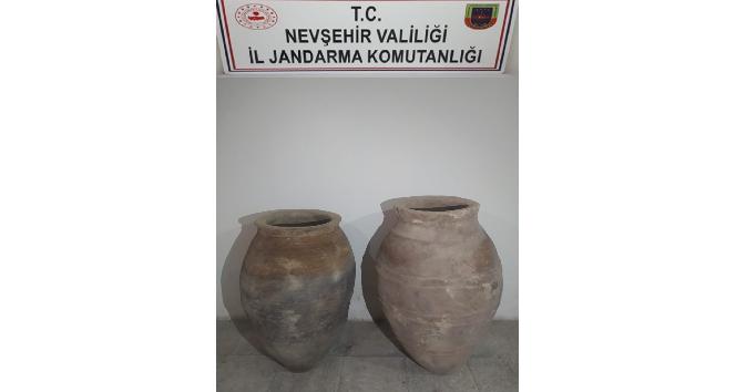 Kapadokya’da kaçak kazıda çıkartılan 2 adet küp ele geçirildi