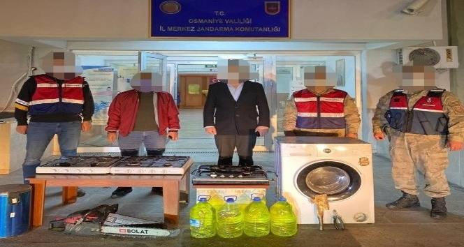 Evden eşya çalan hırsızlar kıskıvrak yakalandı