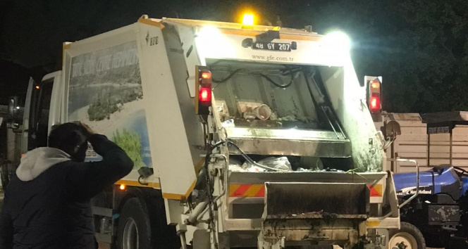 Fethiye'de ��p kamyonunda patlayan madde i��inin y�z�n� yakt�