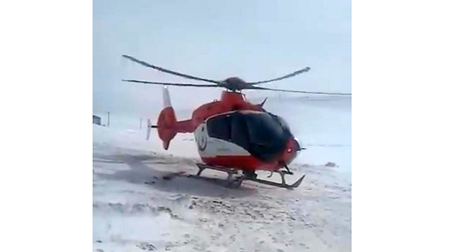Ambulans helikopter k�yde mahsur kalan hamile kad�n i�in havaland�
