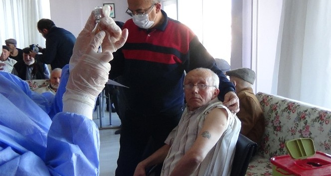 Burdur’da 70 bin 64 kişi CoronaVac aşısı oldu